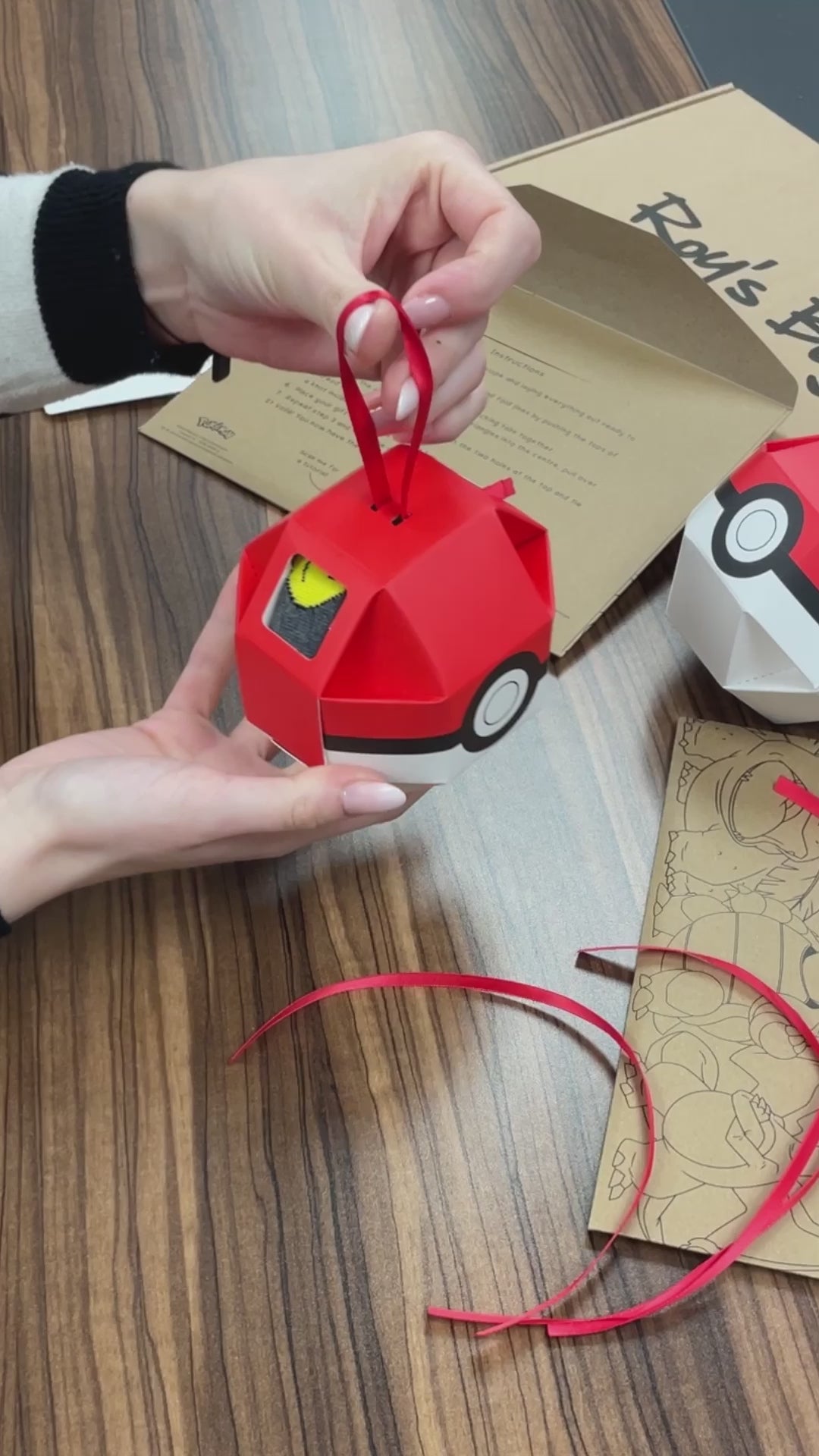 Instruction Guide on how to build the hanging gift baubles